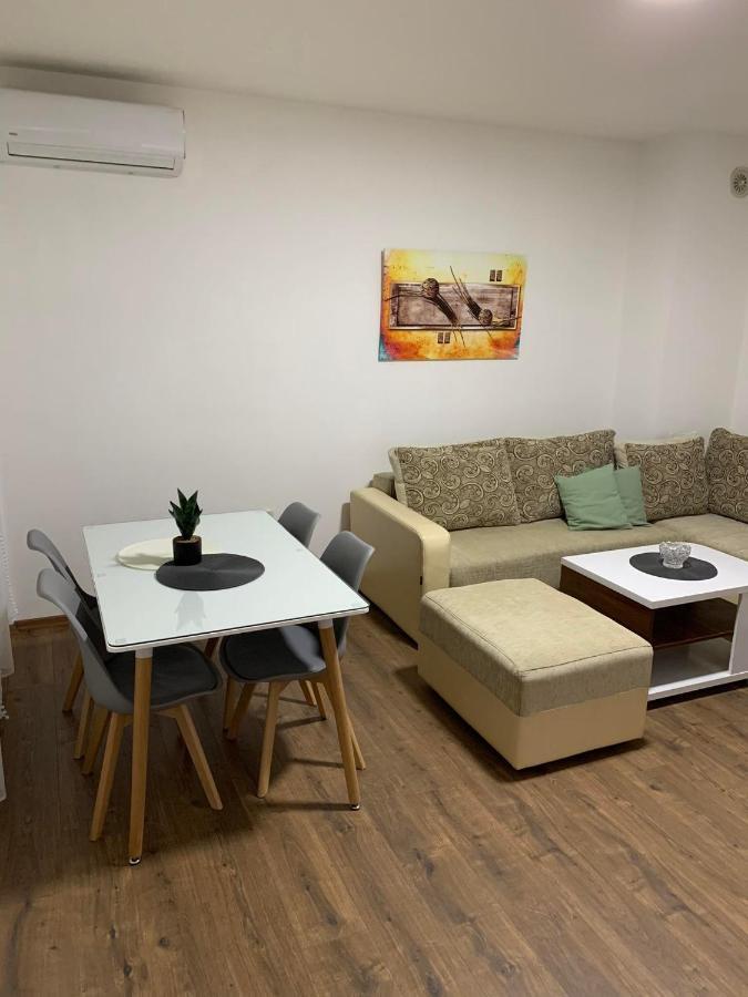 Mar Lux Apartment Kumanovo Ngoại thất bức ảnh